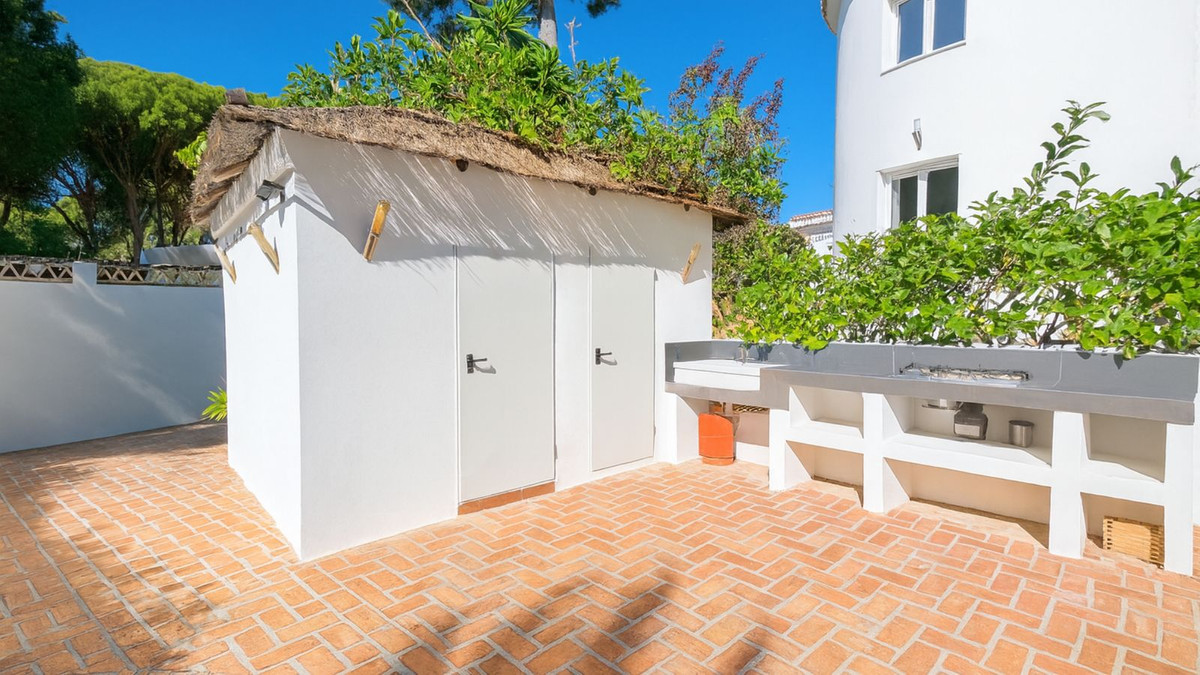 4 Bed Townhouse for sale in El Rosario Costa Del Sol, Málaga, Spain