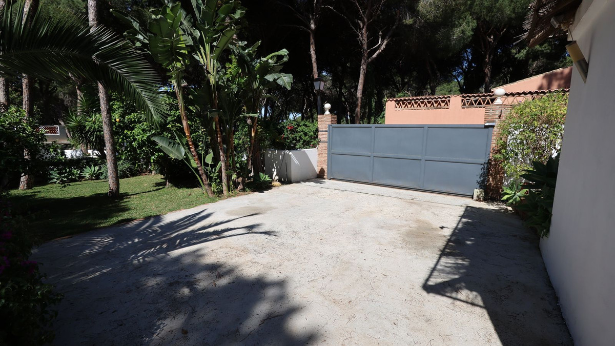 4 Bed Townhouse for sale in El Rosario Costa Del Sol, Málaga, Spain