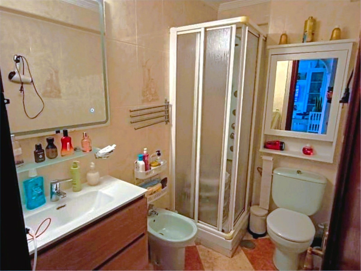 Se vende Apartamento Planta Media de 3 dormitorios en Costa Del Sol, Málaga, España