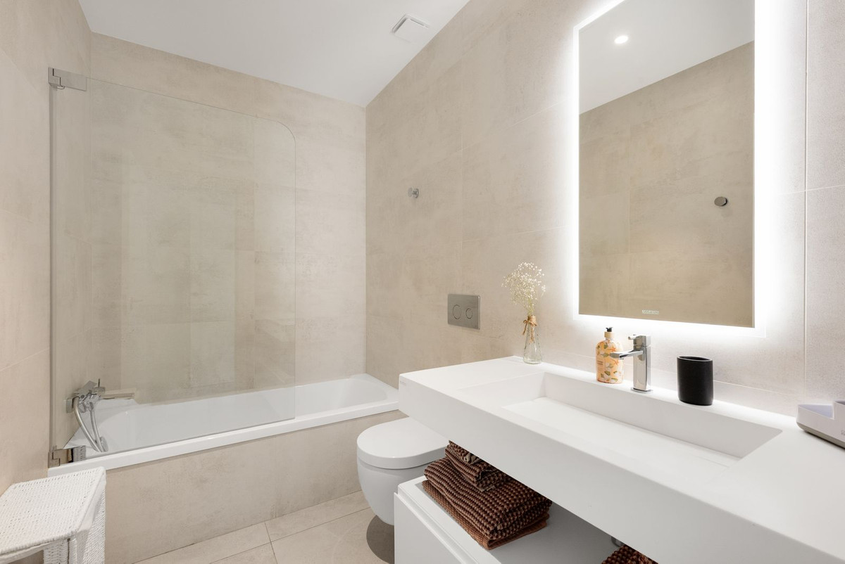Se vende Apartamento Planta Baja de 3 dormitorios en Costa Del Sol, Málaga, España