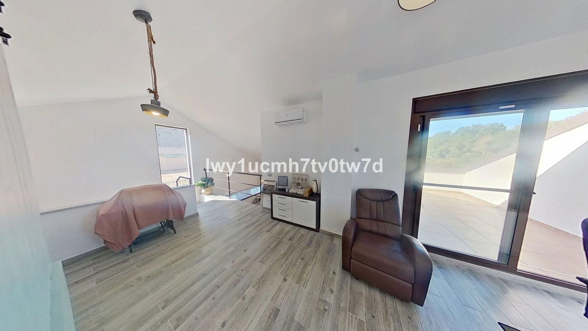 5 Bed Townhouse for sale in Alhaurín De La Torre Costa Del Sol, Málaga, Spain