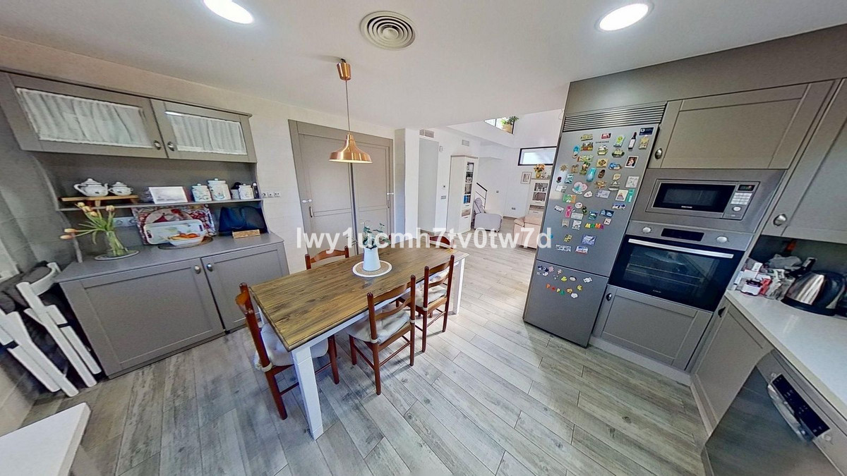 5 Bed Townhouse for sale in Alhaurín De La Torre Costa Del Sol, Málaga, Spain