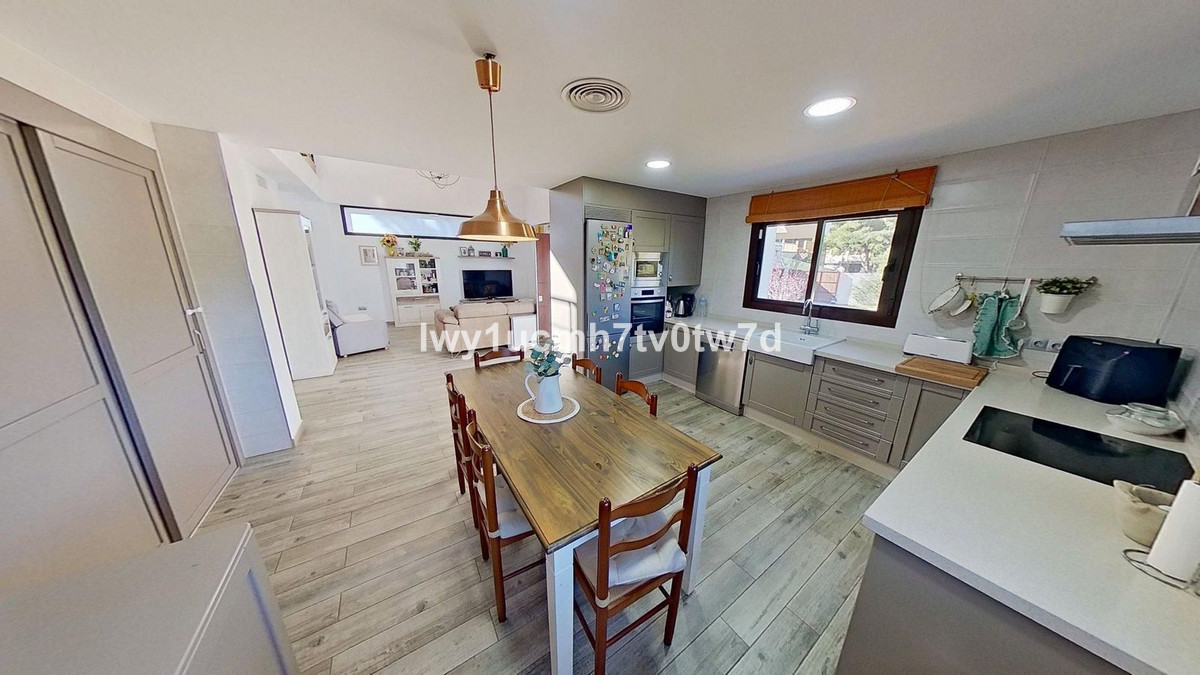 5 Bed Townhouse for sale in Alhaurín De La Torre Costa Del Sol, Málaga, Spain