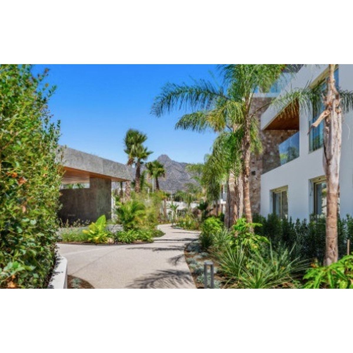 3 Bed Apartment for sale in The Golden Mile Costa Del Sol, Málaga, Spain