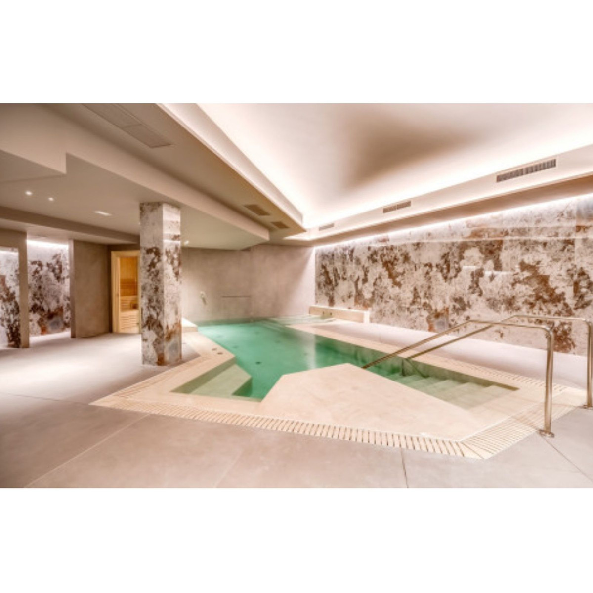 3 Bed Apartment for sale in The Golden Mile Costa Del Sol, Málaga, Spain