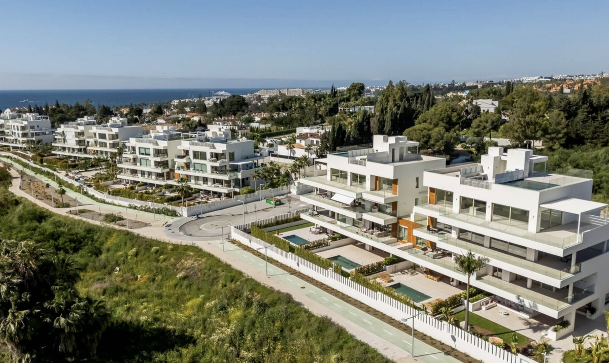 3 Bed Apartment for sale in The Golden Mile Costa Del Sol, Málaga, Spain