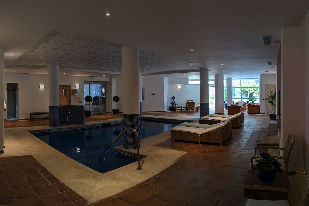 2 Bed Apartment for sale in Aloha Costa Del Sol, Málaga, Spain