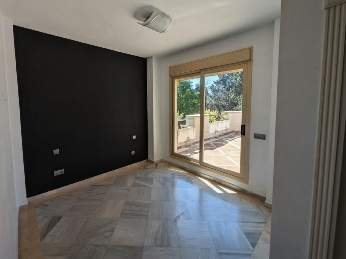 2 Bed Apartment for sale in Aloha Costa Del Sol, Málaga, Spain