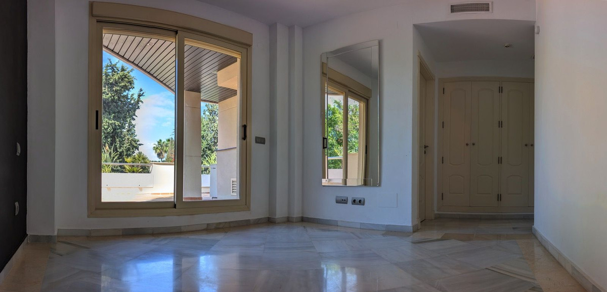 2 Bed Apartment for sale in Aloha Costa Del Sol, Málaga, Spain