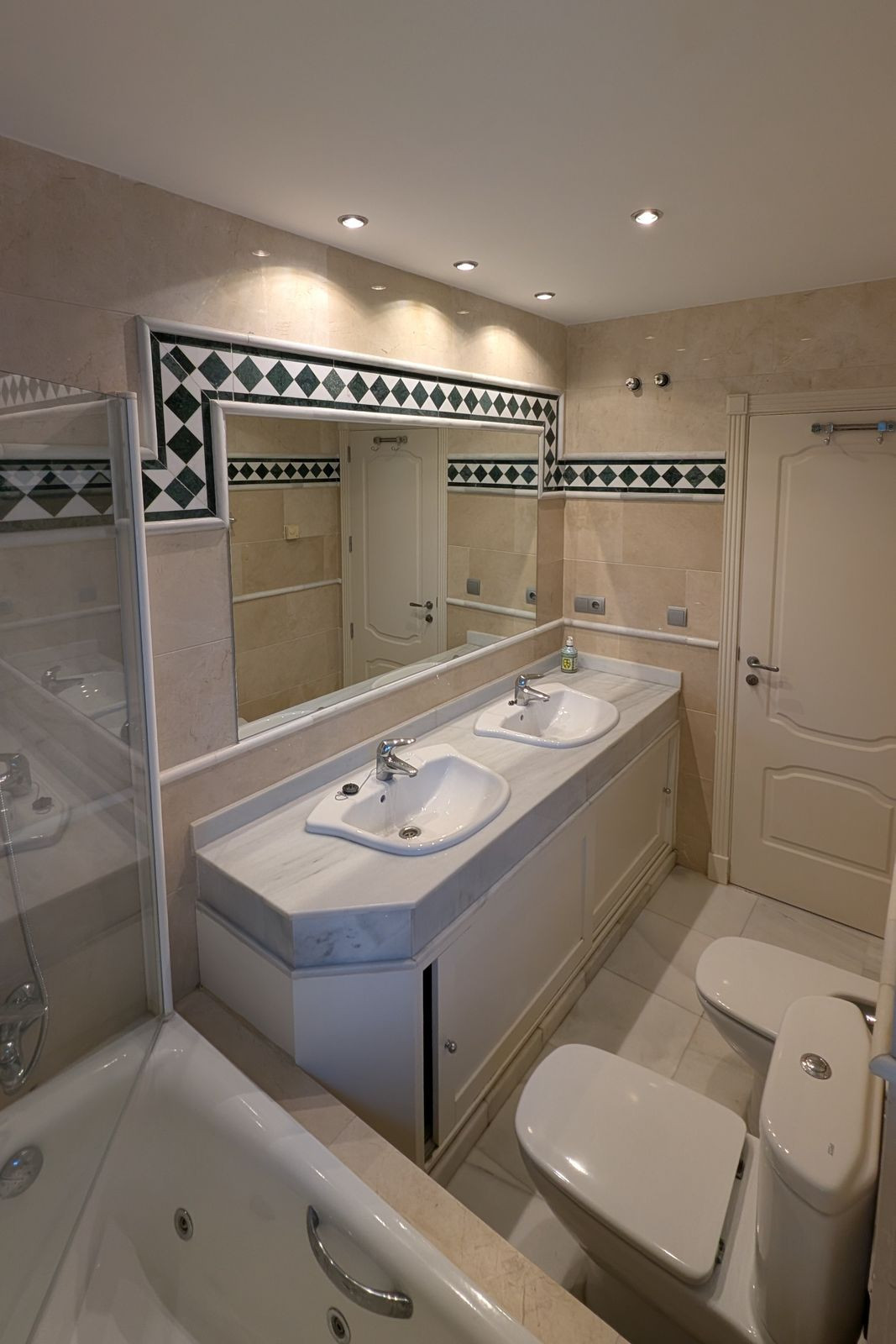 2 Bed Apartment for sale in Aloha Costa Del Sol, Málaga, Spain