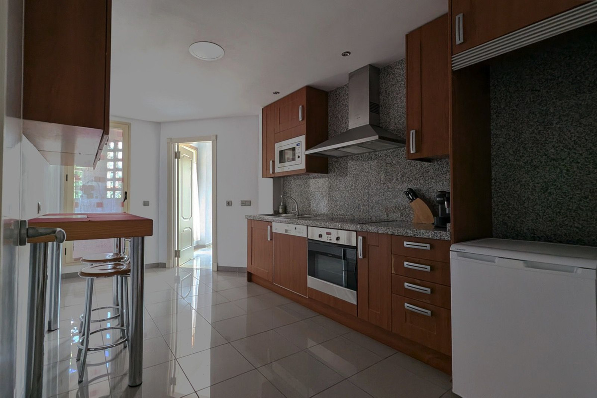 2 Bed Apartment for sale in Aloha Costa Del Sol, Málaga, Spain