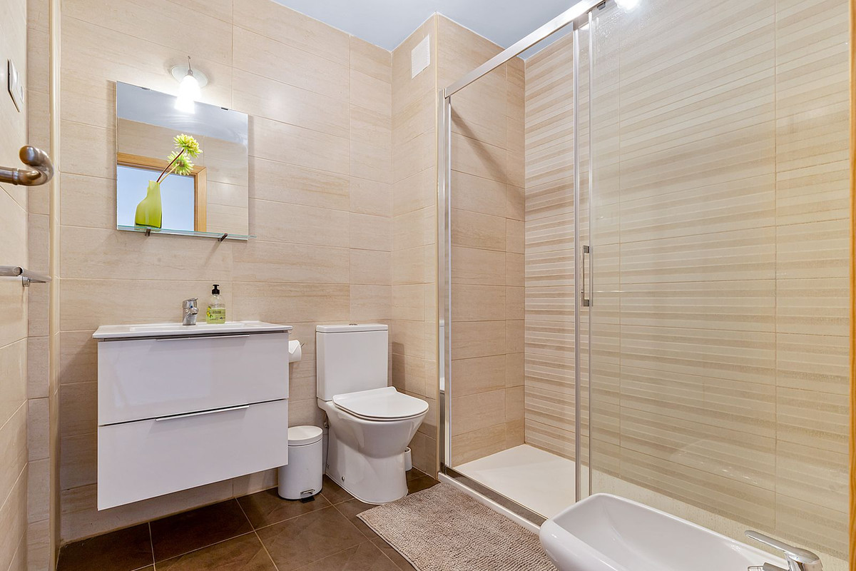 2 Bed Apartment for sale in Fuengirola Costa Del Sol, Málaga, Spain