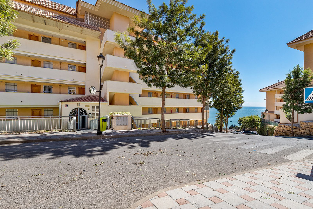 2 Bed Apartment for sale in Fuengirola Costa Del Sol, Málaga, Spain