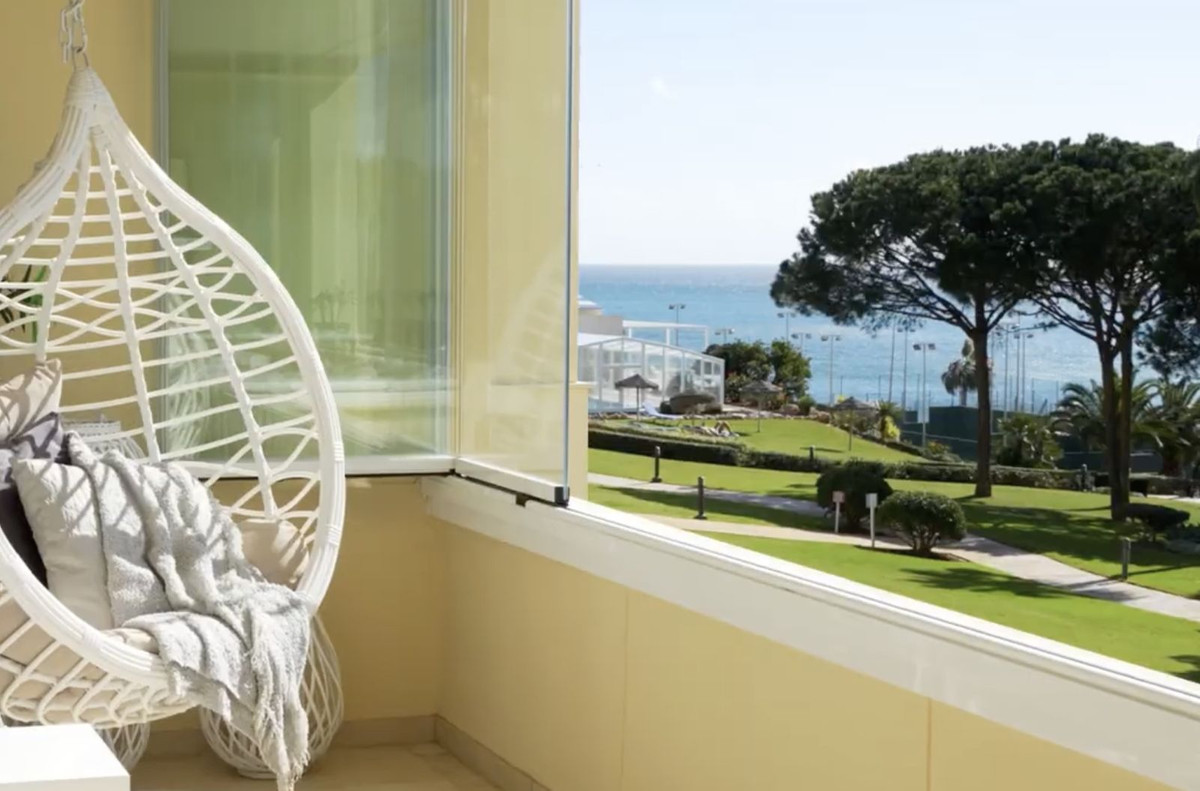 3 Bed Apartment for sale in Cabopino Costa Del Sol, Málaga, Spain