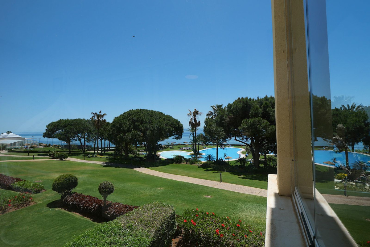 3 Bed Apartment for sale in Cabopino Costa Del Sol, Málaga, Spain