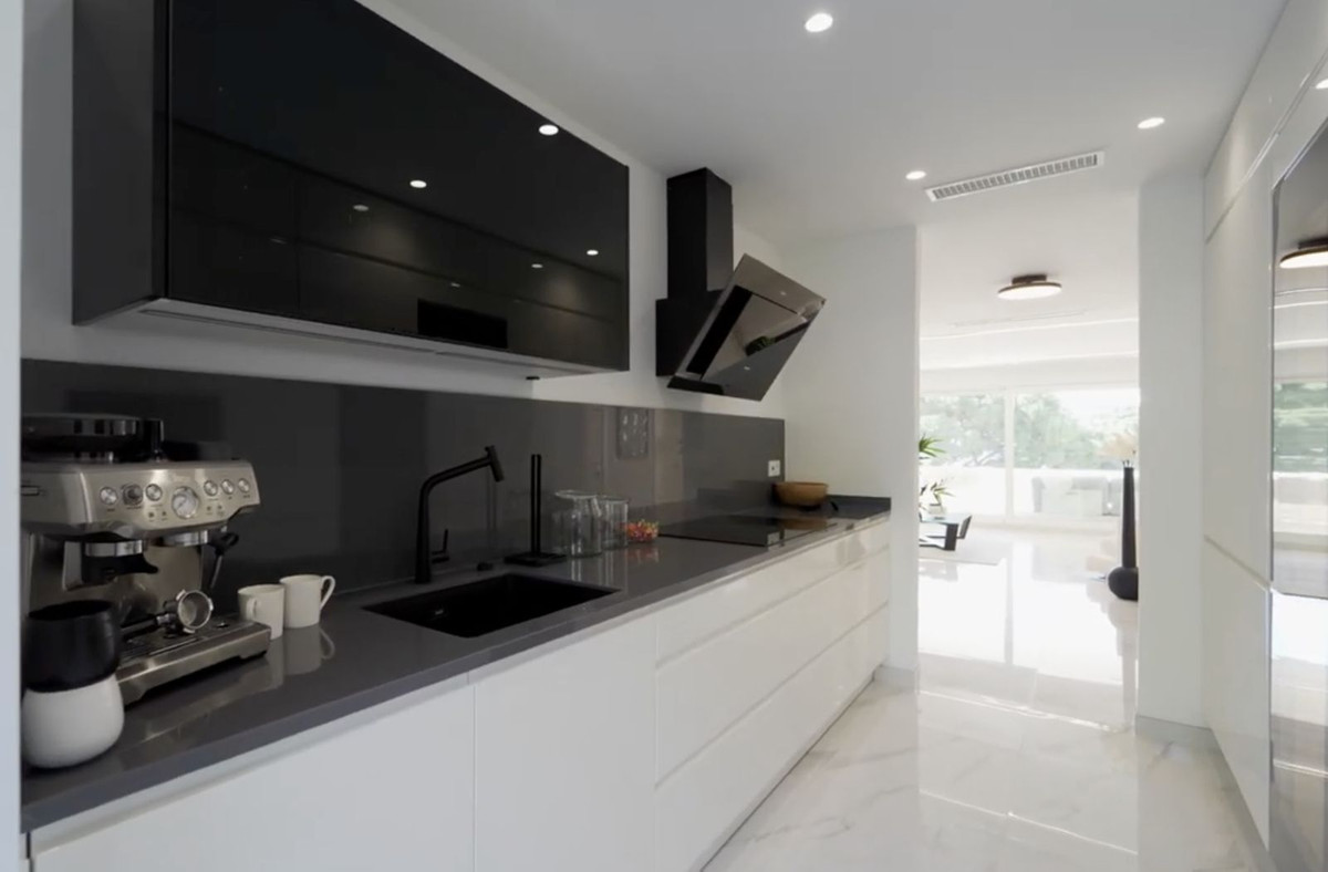3 Bed Apartment for sale in Cabopino Costa Del Sol, Málaga, Spain