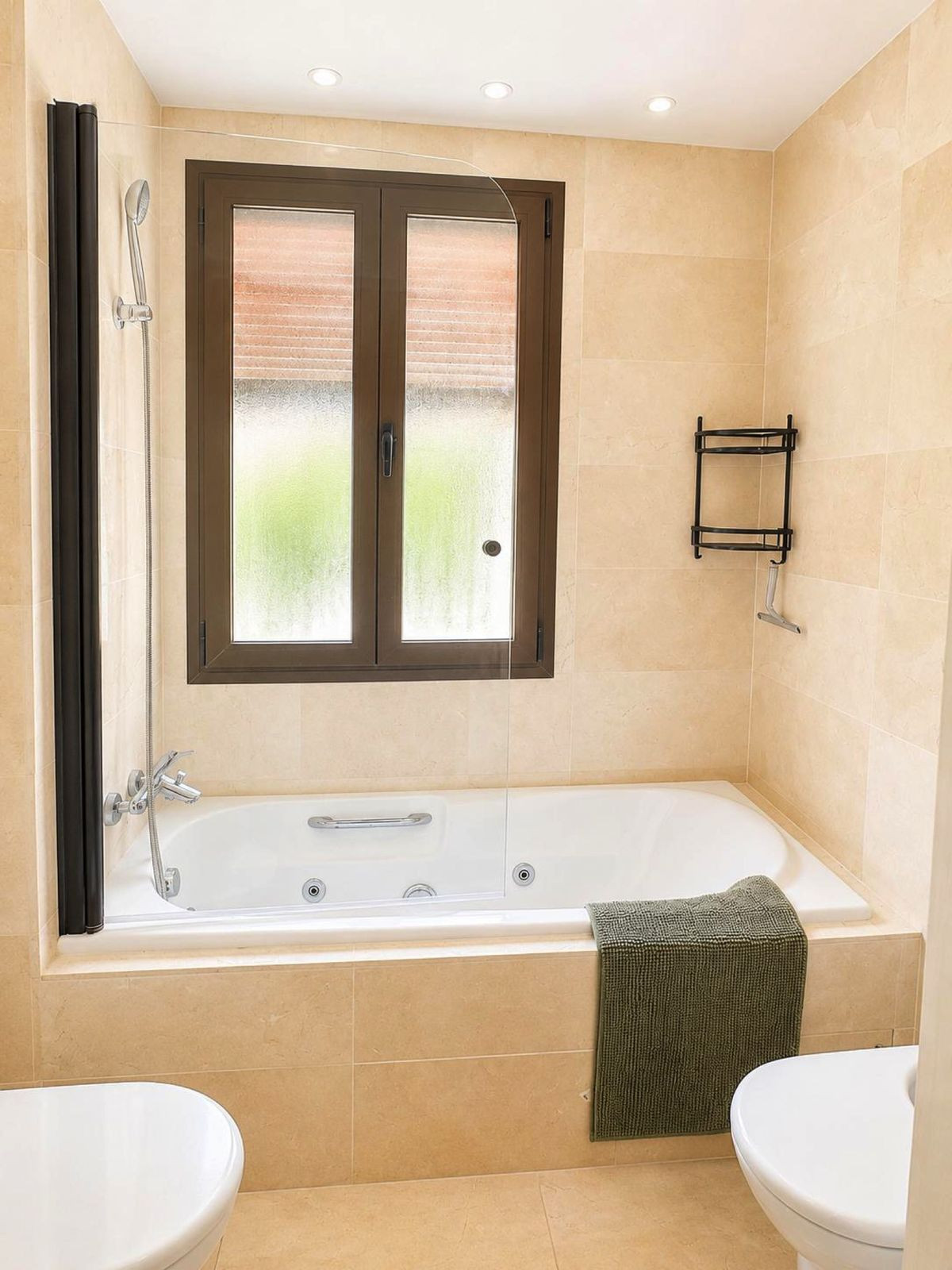 Se vende Apartamento Planta Baja de 3 dormitorios en Costa Del Sol, Málaga, España