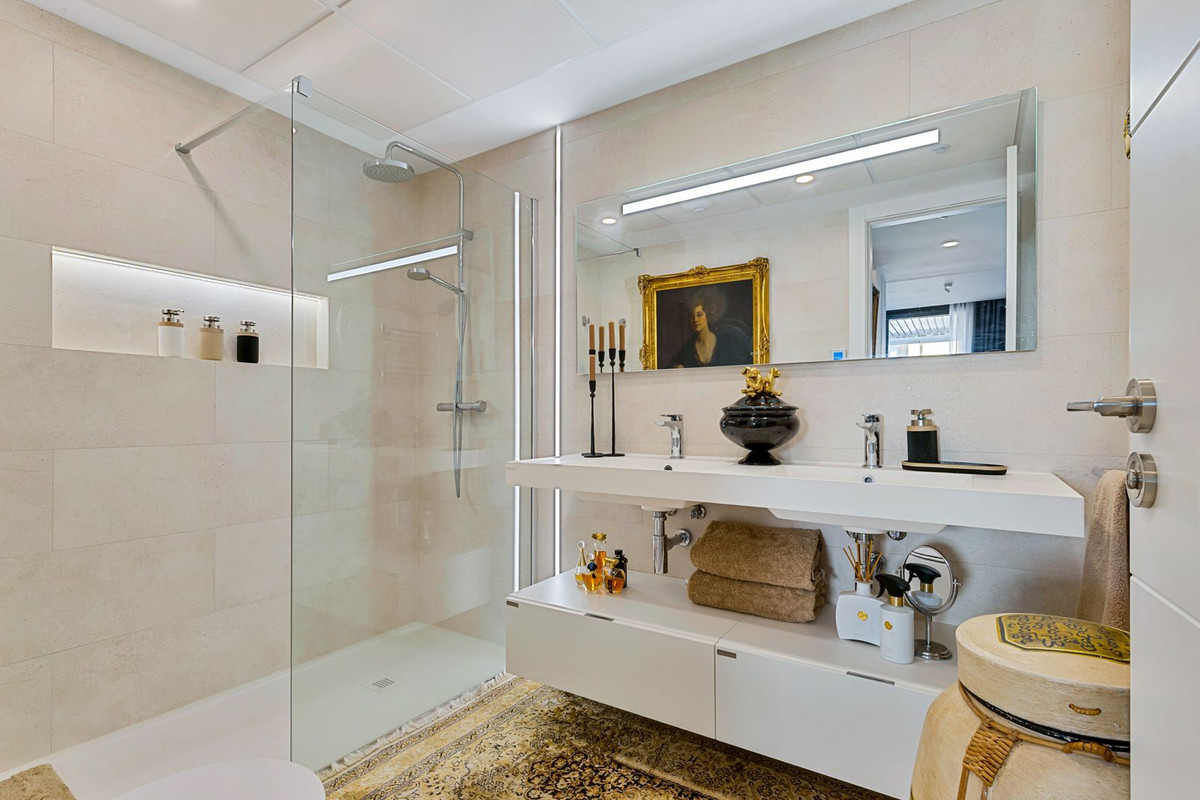 3 Bed Apartment for sale in Fuengirola Costa Del Sol, Málaga, Spain