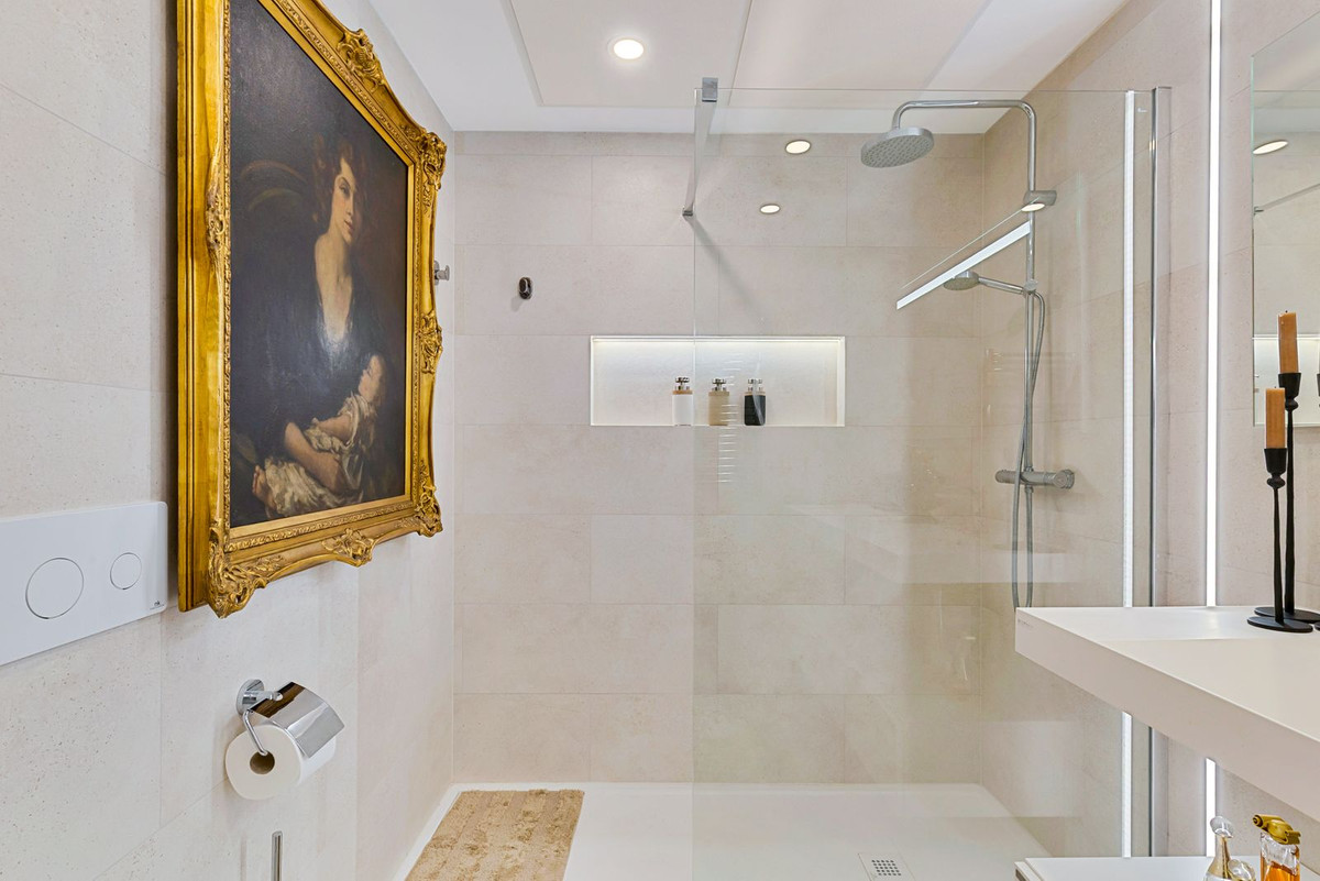 3 Bed Apartment for sale in Fuengirola Costa Del Sol, Málaga, Spain