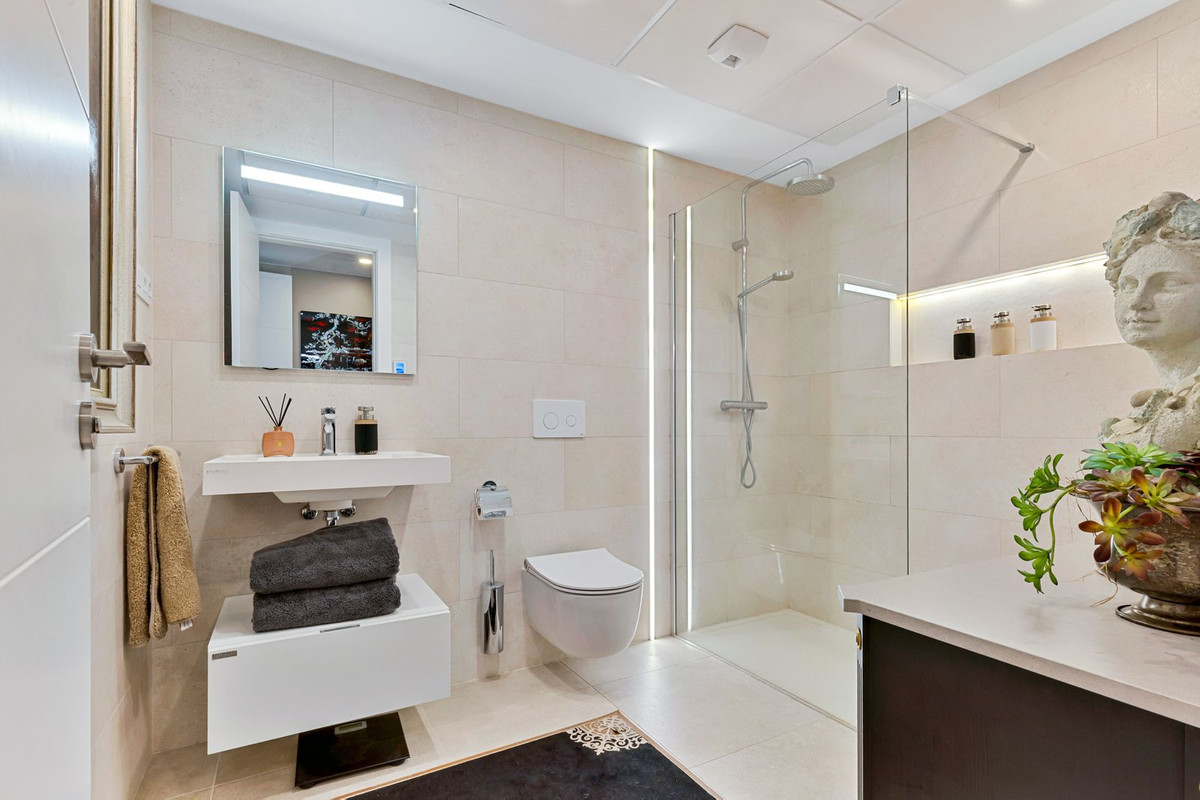 3 Bed Apartment for sale in Fuengirola Costa Del Sol, Málaga, Spain