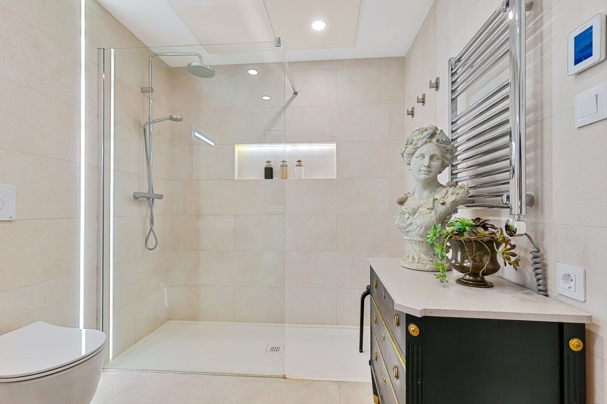3 Bed Apartment for sale in Fuengirola Costa Del Sol, Málaga, Spain