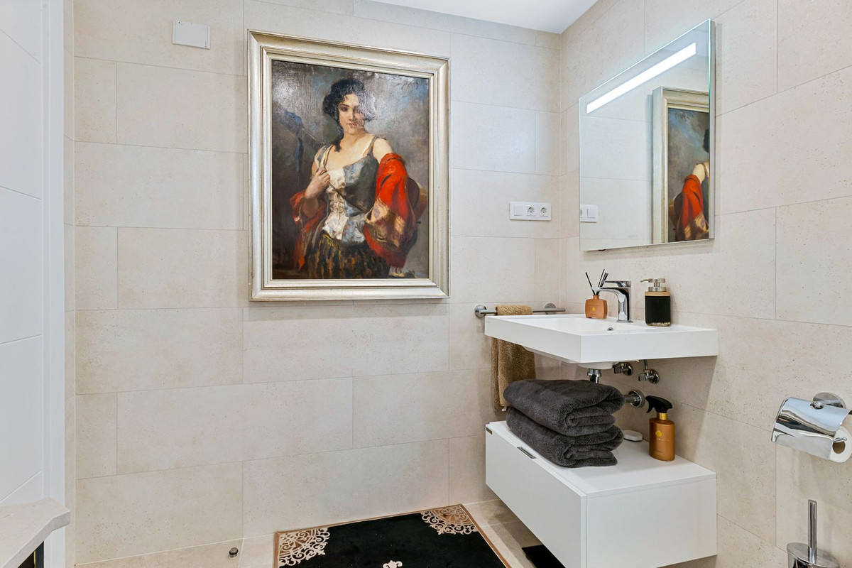 3 Bed Apartment for sale in Fuengirola Costa Del Sol, Málaga, Spain