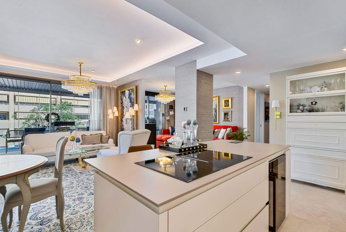 3 Bed Apartment for sale in Fuengirola Costa Del Sol, Málaga, Spain