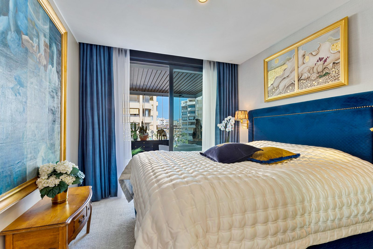 3 Bed Apartment for sale in Fuengirola Costa Del Sol, Málaga, Spain