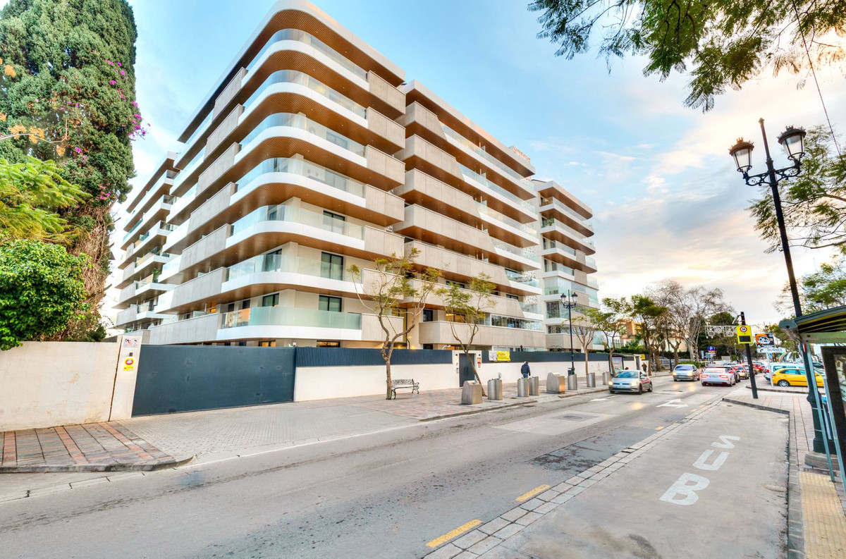 3 Bed Apartment for sale in Fuengirola Costa Del Sol, Málaga, Spain