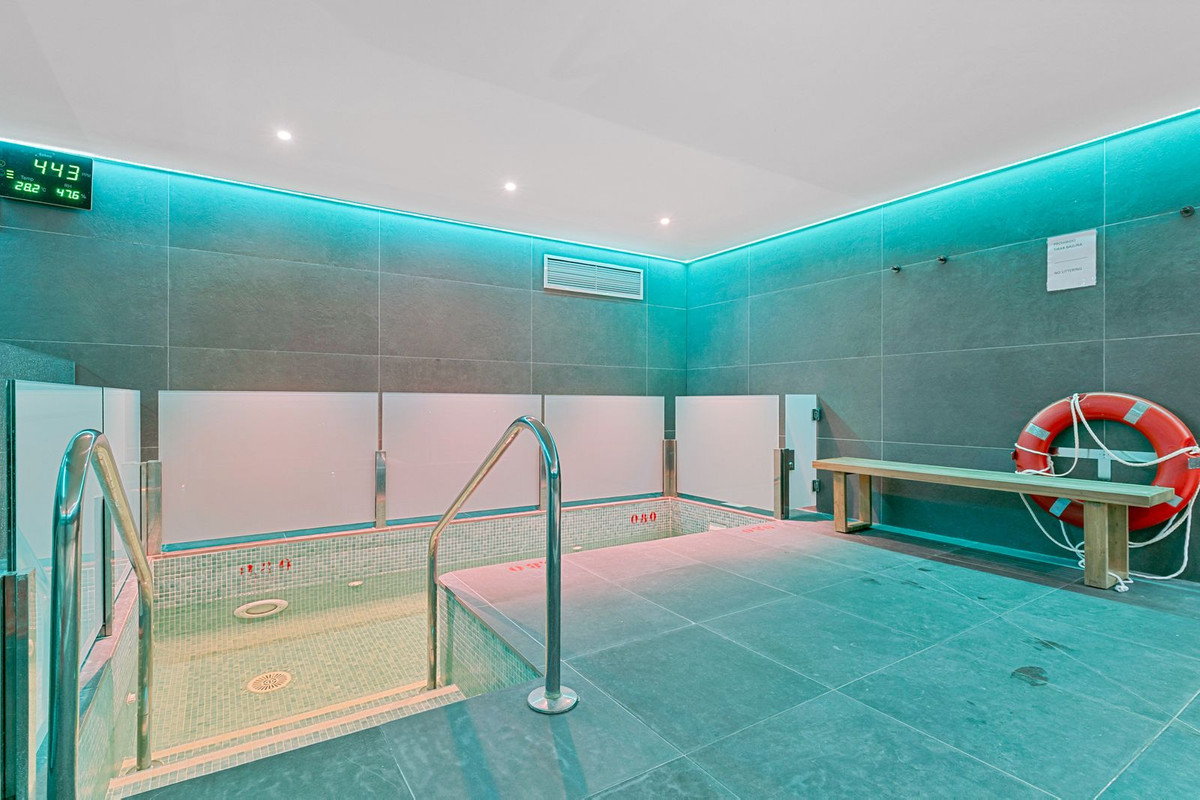3 Bed Apartment for sale in Fuengirola Costa Del Sol, Málaga, Spain