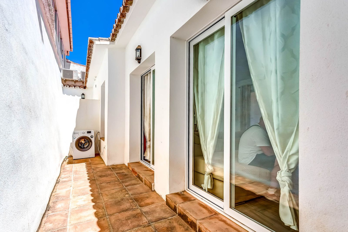 12 Bed Commercial unit for sale in Torreblanca Costa Del Sol, Málaga, Spain