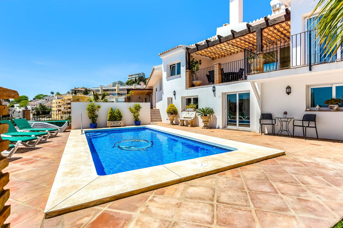 12 Bed Commercial unit for sale in Torreblanca Costa Del Sol, Málaga, Spain