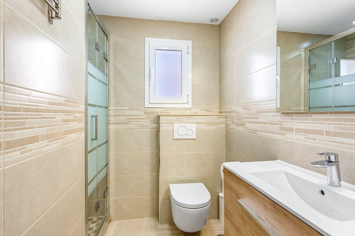 12 Bed Commercial unit for sale in Torreblanca Costa Del Sol, Málaga, Spain