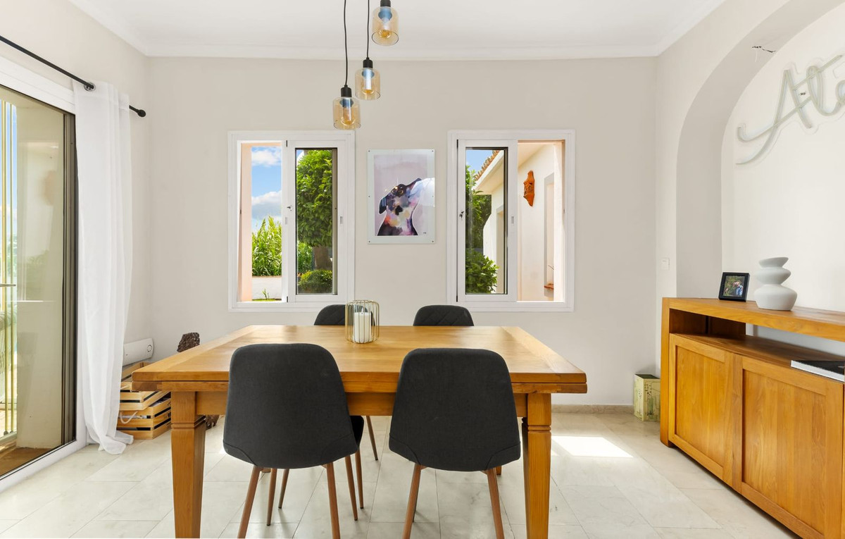 Se vende Villa - Chalet de 3 dormitorios en Costa Del Sol, Málaga, España
