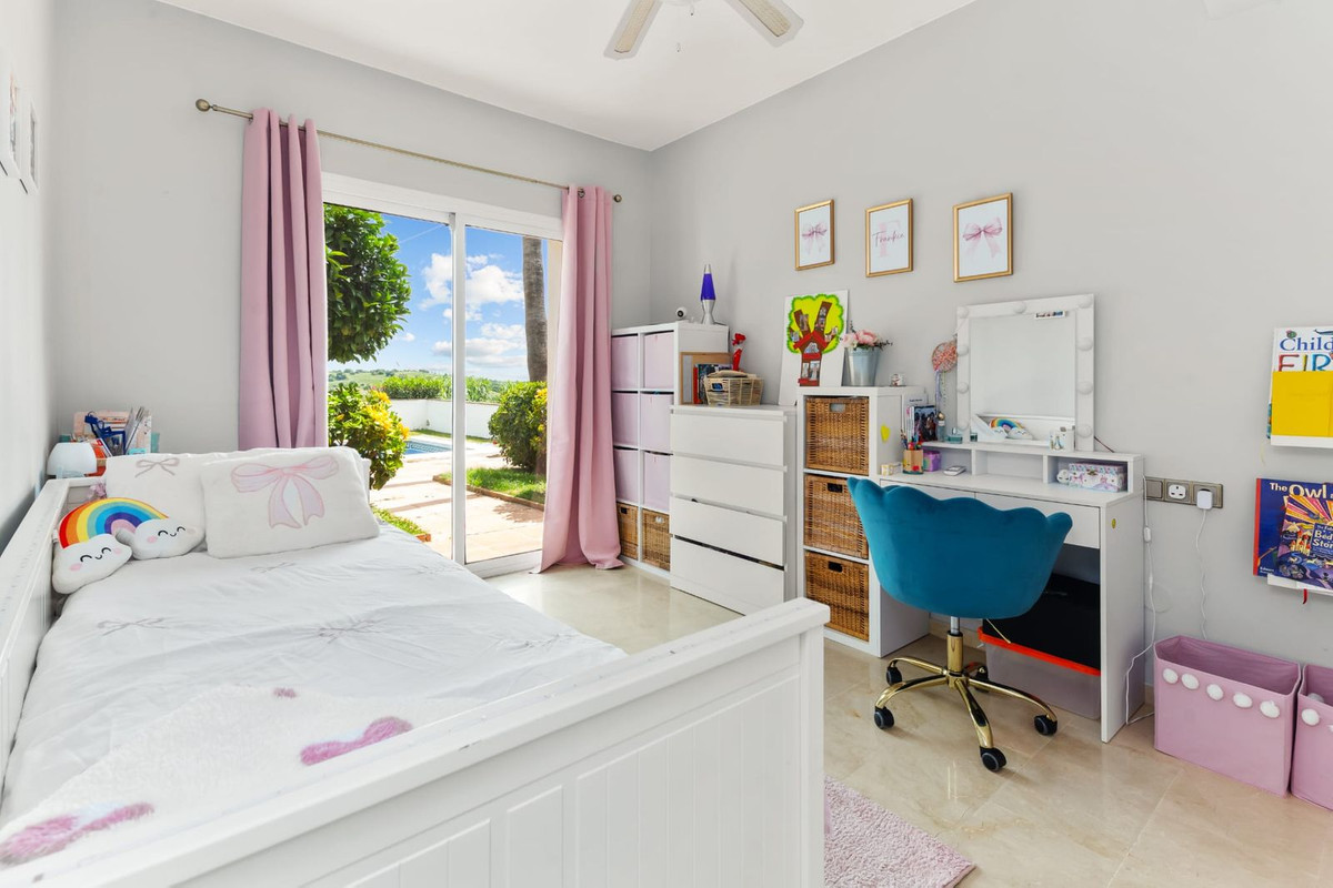 Se vende Villa - Chalet de 3 dormitorios en Costa Del Sol, Málaga, España