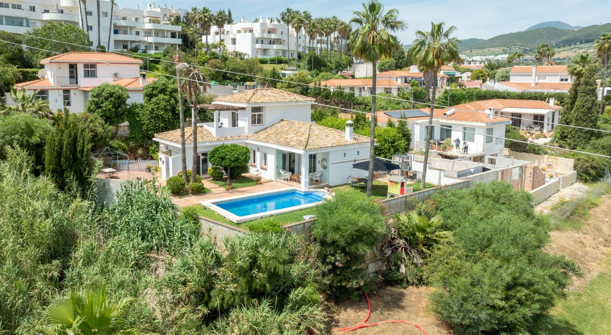 Se vende Villa - Chalet de 3 dormitorios en Costa Del Sol, Málaga, España