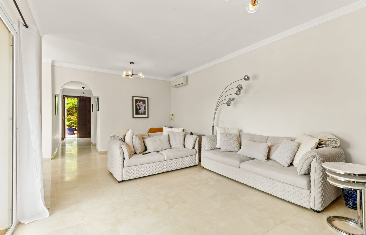 Se vende Villa - Chalet de 3 dormitorios en Costa Del Sol, Málaga, España