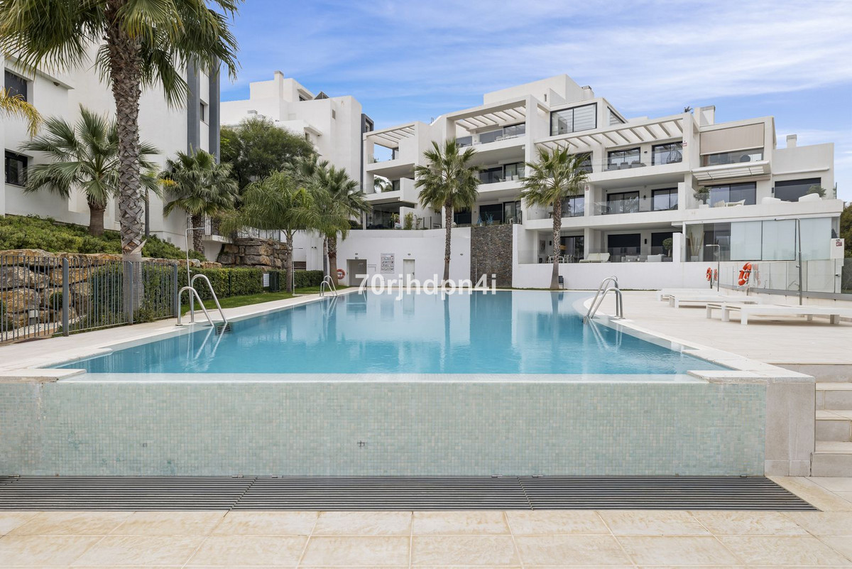 3 Bed Apartment for sale in Estepona Costa Del Sol, Málaga, Spain