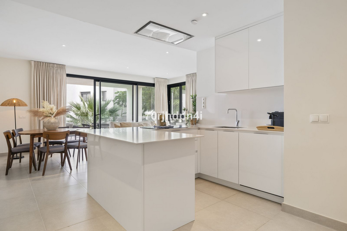 3 Bed Apartment for sale in Estepona Costa Del Sol, Málaga, Spain