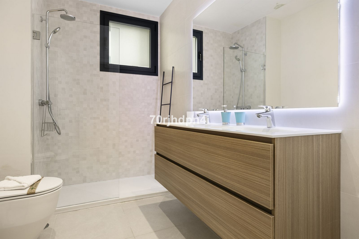 3 Bed Apartment for sale in Estepona Costa Del Sol, Málaga, Spain