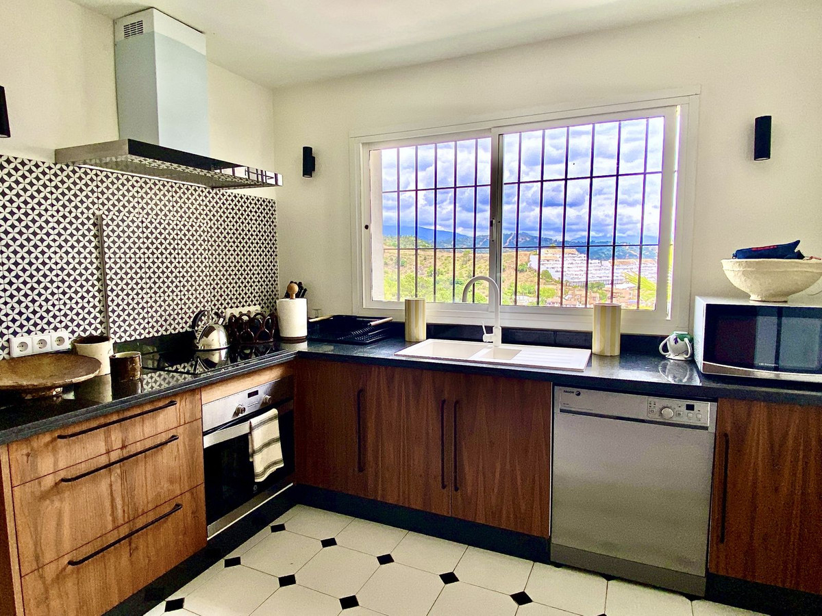 4 Bed Townhouse for sale in El Padron Costa Del Sol, Málaga, Spain