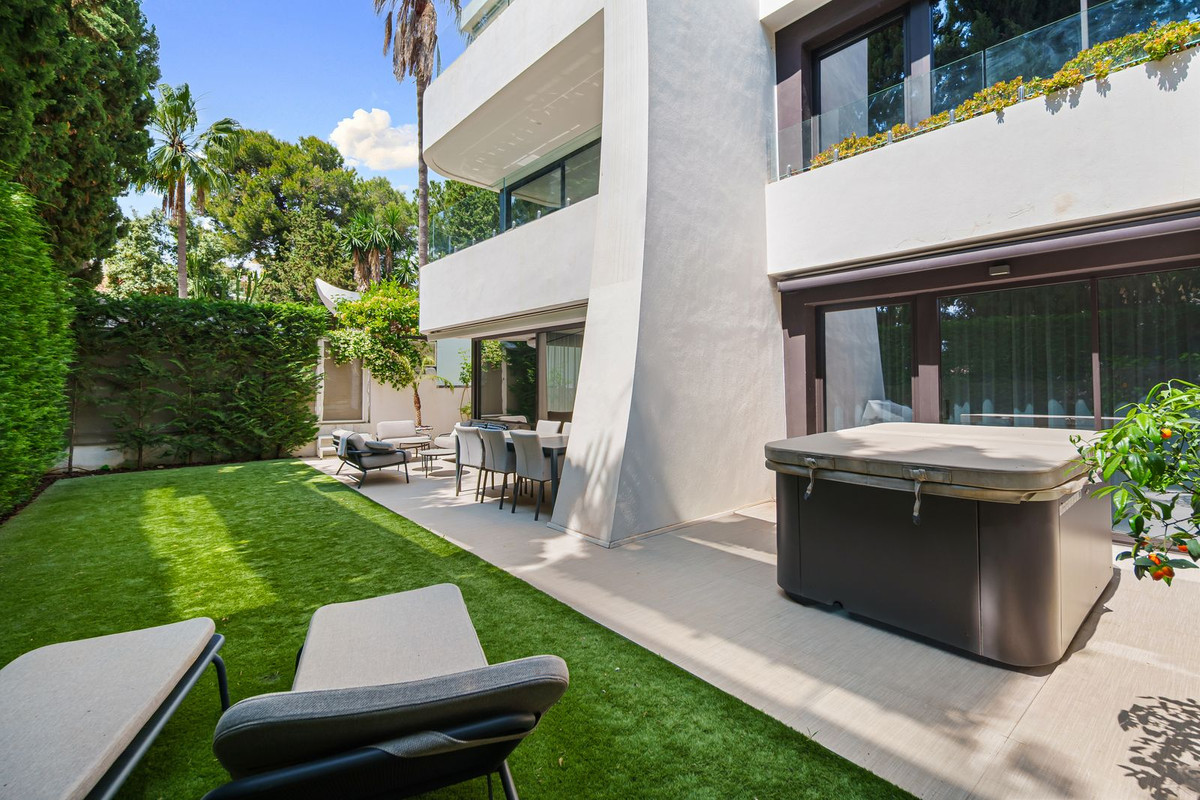 2 Bed Apartment for sale in Cabopino Costa Del Sol, Málaga, Spain
