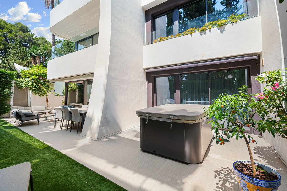 2 Bed Apartment for sale in Cabopino Costa Del Sol, Málaga, Spain