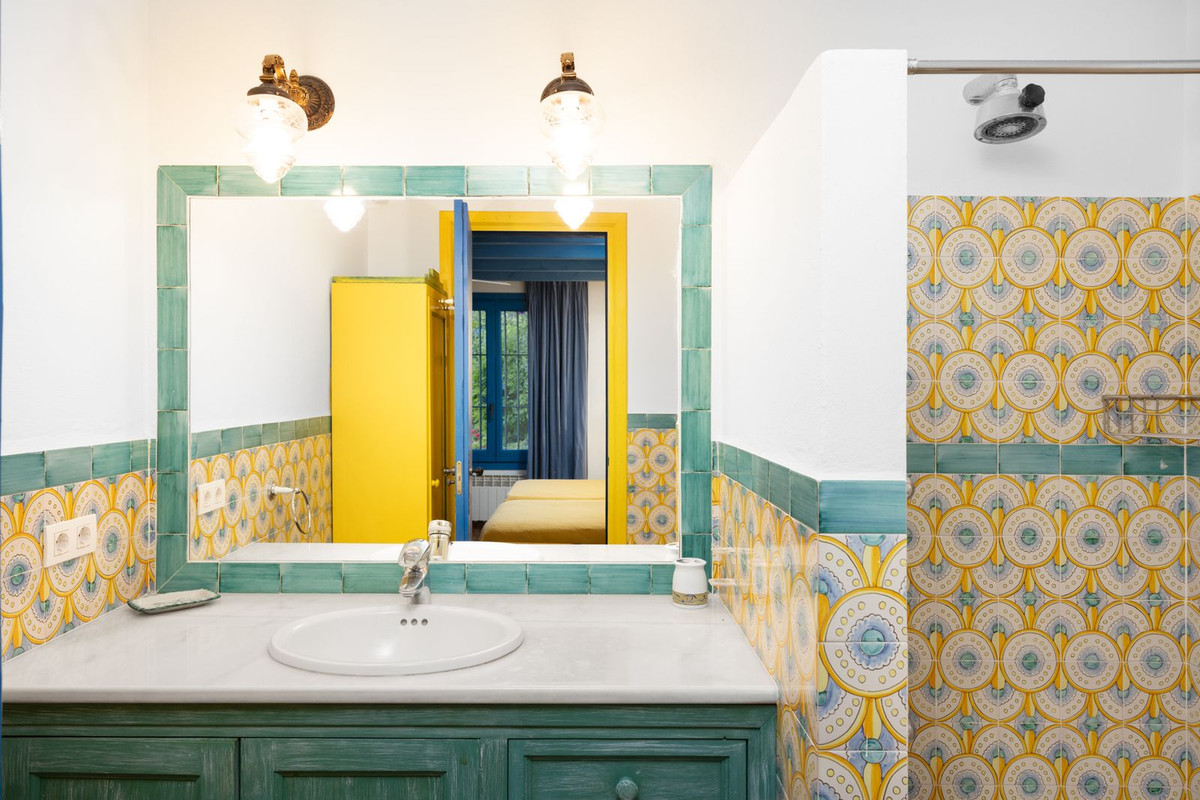 6 Bed Townhouse for sale in Benahavís Costa Del Sol, Málaga, Spain