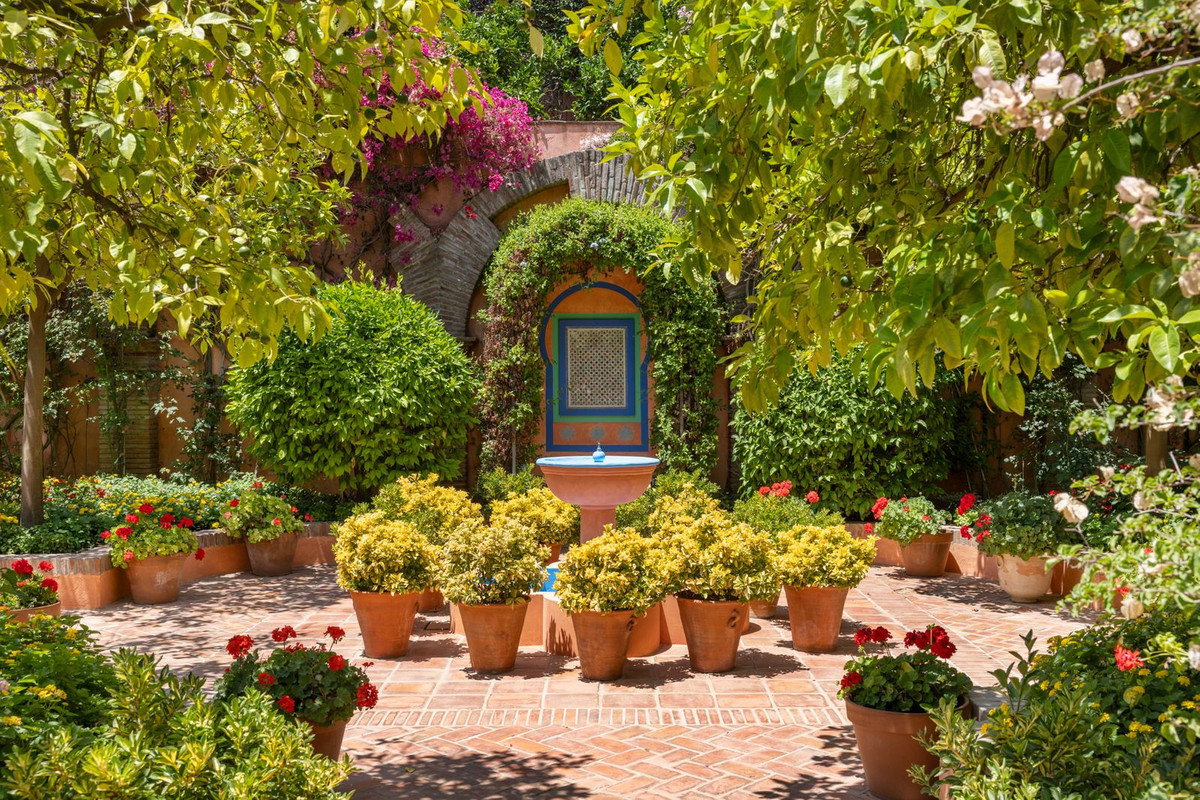 6 Bed Townhouse for sale in Benahavís Costa Del Sol, Málaga, Spain