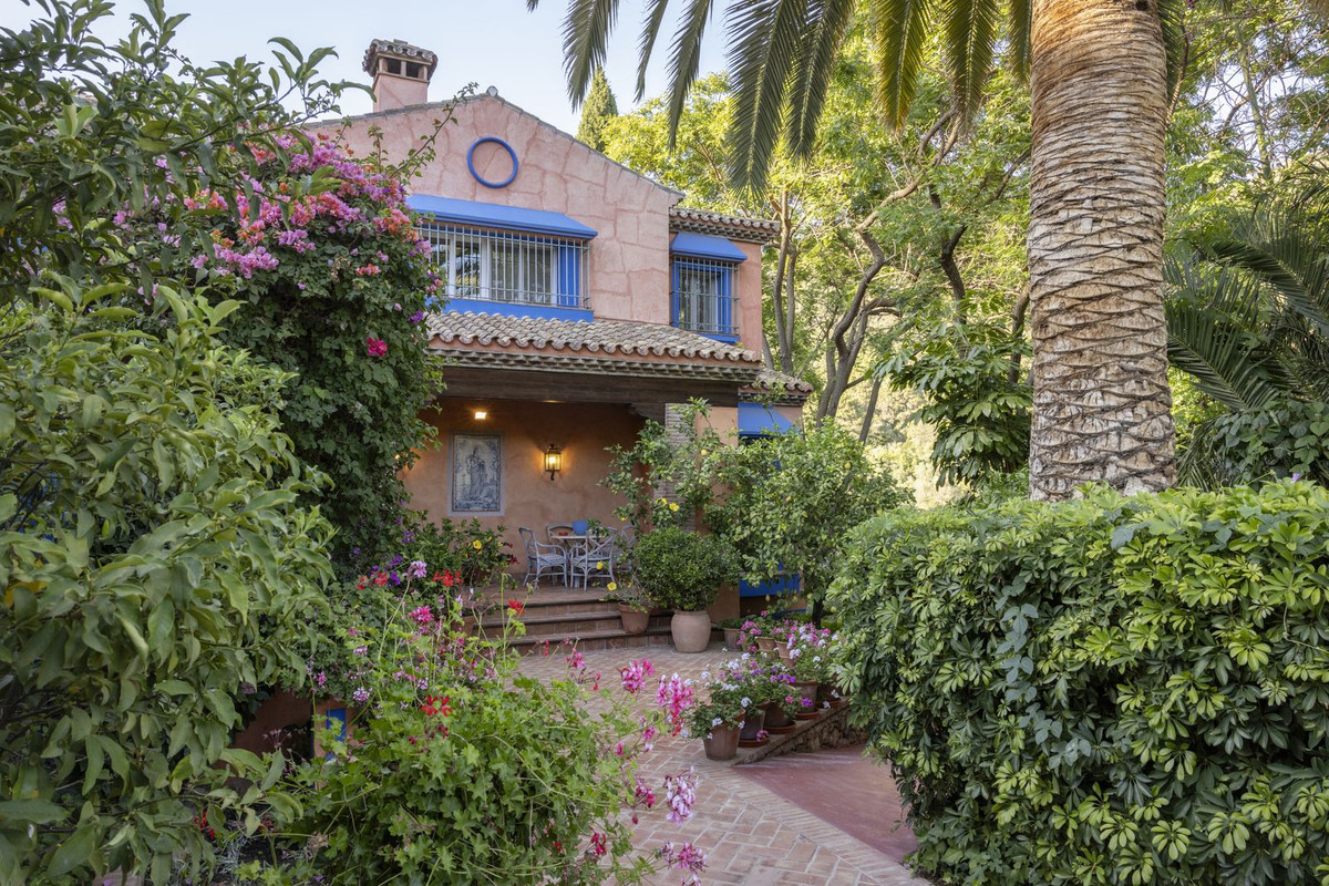 6 Bed Townhouse for sale in Benahavís Costa Del Sol, Málaga, Spain