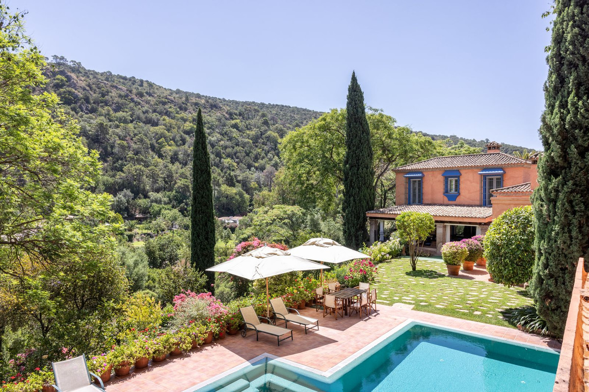 6 Bed Townhouse for sale in Benahavís Costa Del Sol, Málaga, Spain
