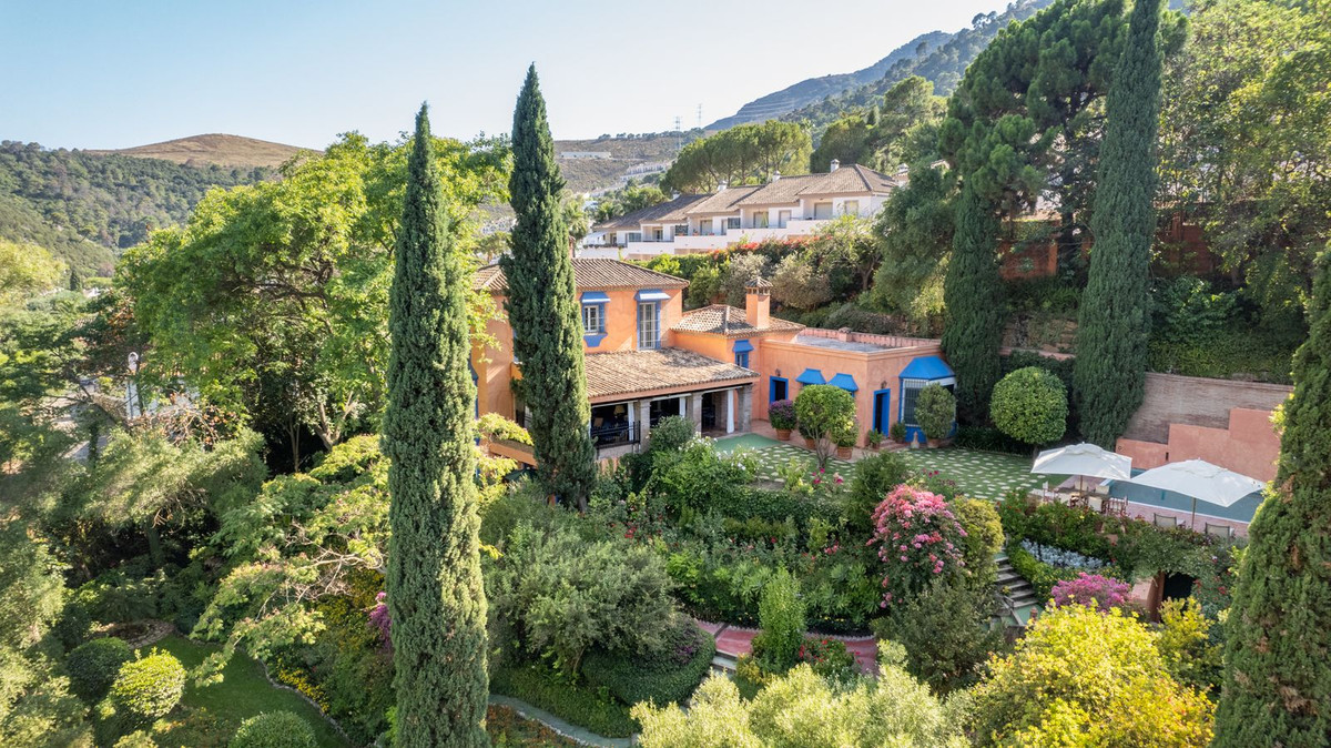 6 Bed Townhouse for sale in Benahavís Costa Del Sol, Málaga, Spain