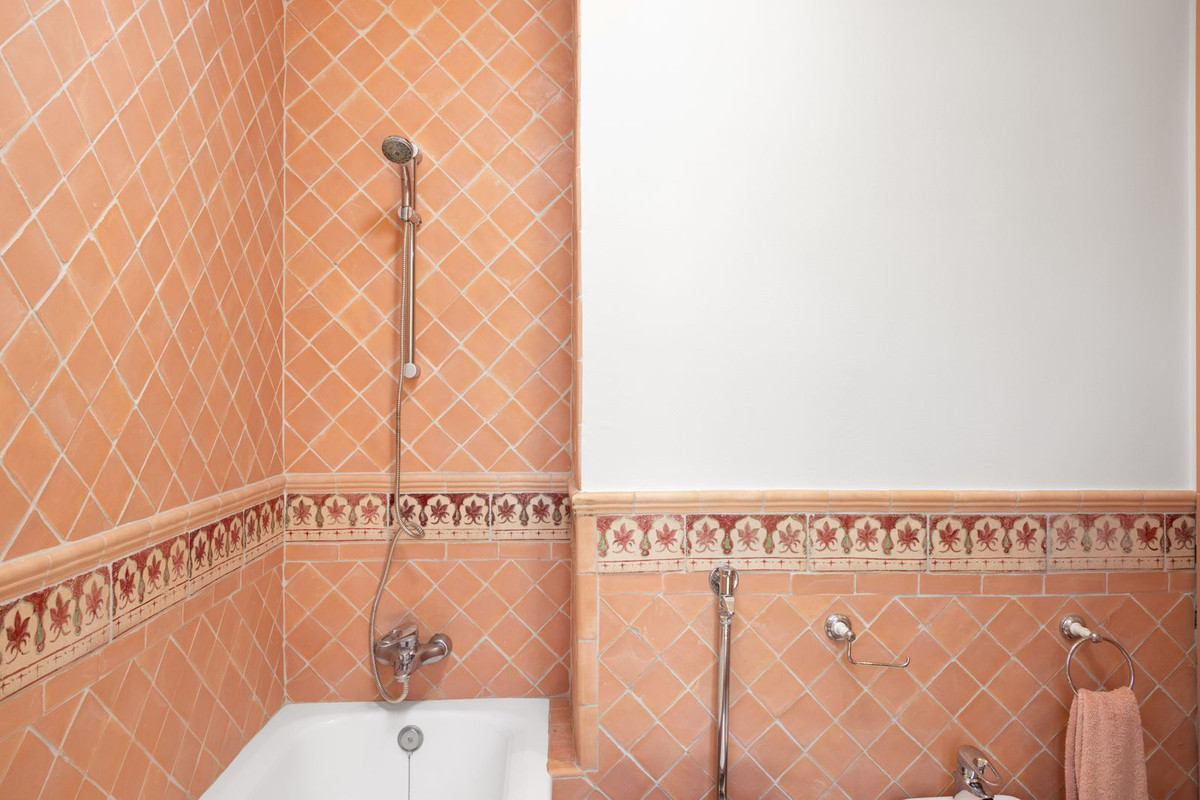 6 Bed Townhouse for sale in Benahavís Costa Del Sol, Málaga, Spain