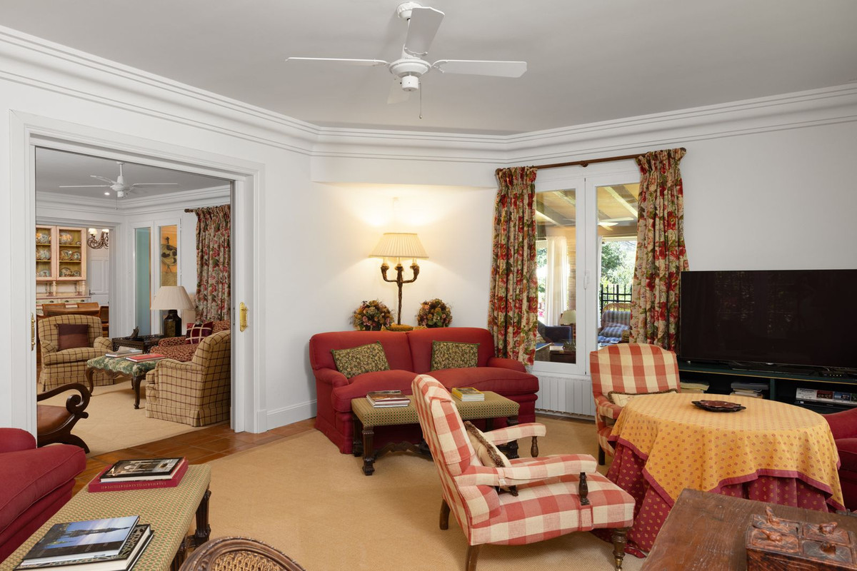 6 Bed Townhouse for sale in Benahavís Costa Del Sol, Málaga, Spain